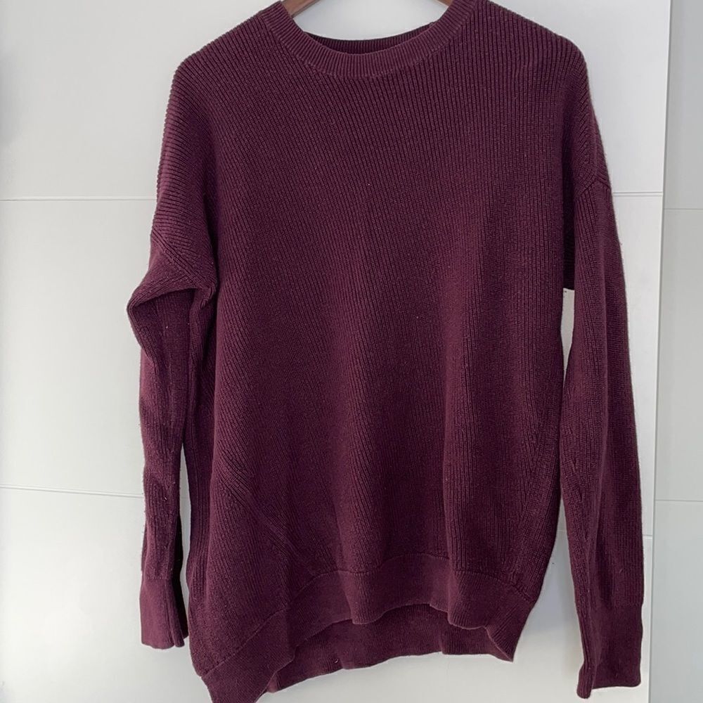 𝅺Athleta Maroon Knit Sweater Size Medium Asymmetrical Bottom